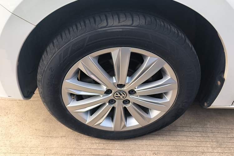 Used Volkswagen Bora 2016 1.6L manual Comfort trim level