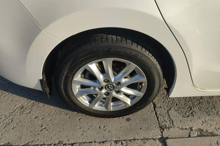 Used Mazda Mazda 3 Axela 2014 Sedan 1.5L Automatic Luxury Model