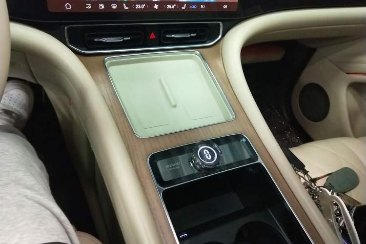 Used Hima AITO M9 2024 Range-Extended Ultra Version 42 kWh 6-Seater Model
