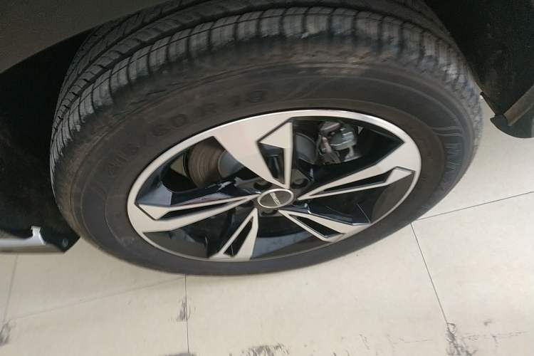 Used Roewe D5X DMH 2024 135 Luxury Edition
