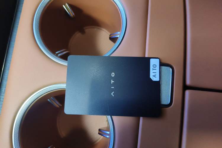 Used Hima AITO M8 2025 Extended-Range Ultra Version 53.4 kWh 6-Seater Edition