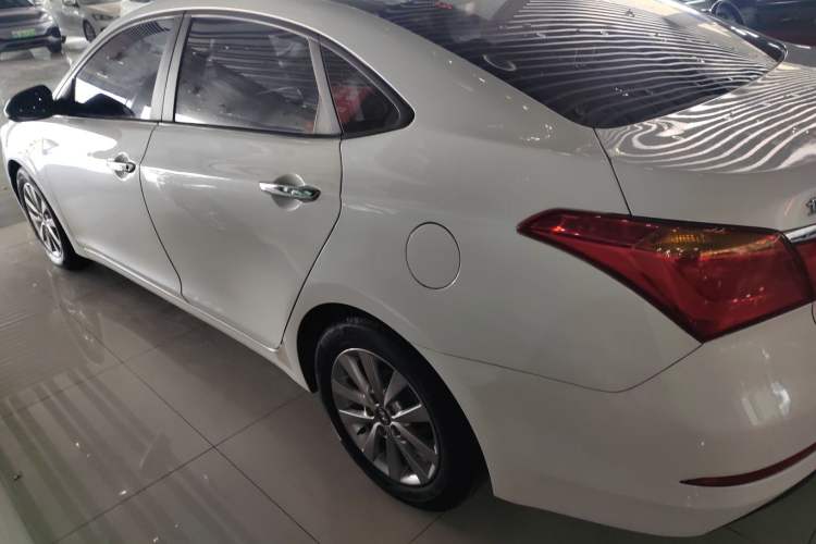 Used Hyundai Mistra 2014 1.8L Automatic Smart GLS
