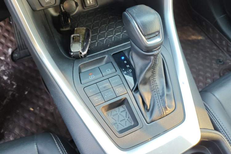 Used Toyota Wildlander 2022 2.0L CVT 4x4 Luxury PLUS Edition
