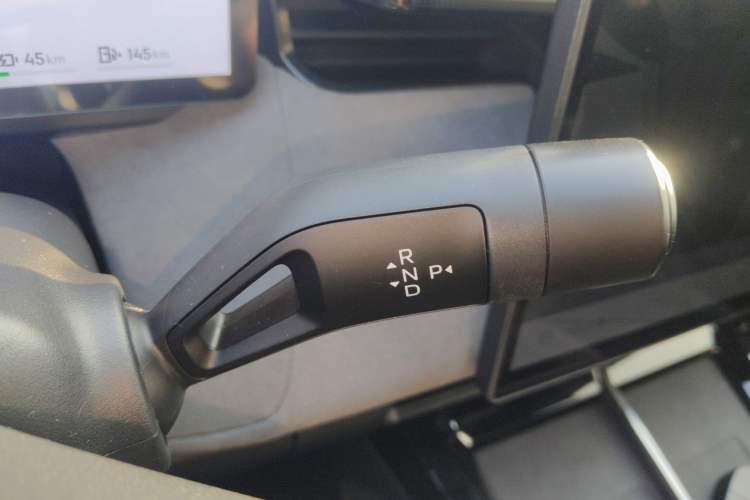 Used Lynk & Co 08 EM-P 2025 220 km All-Wheel-Drive Performance Halo
