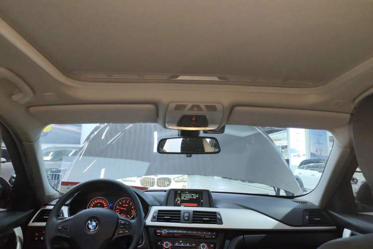 Used BMW 3 Series 2015 316Li Fashion Model
