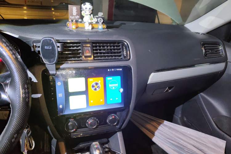 Used Volkswagen Sagitar 2015 1.6L Automatic Comfort Model
