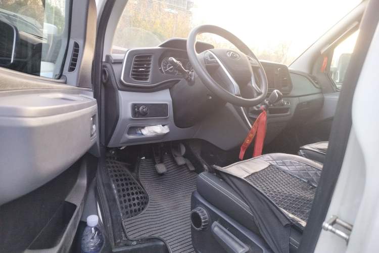 Used SAIC MAXUS Xintu V80 2023 2.0T Manual Classic Aoyuntong Power Version Short Wheelbase Ultra-Low Roof 5/6-Seater