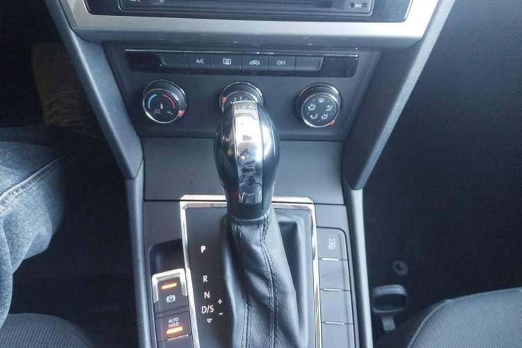 Used Volkswagen Lamando 2015 230TSI DSG Fashion Edition
