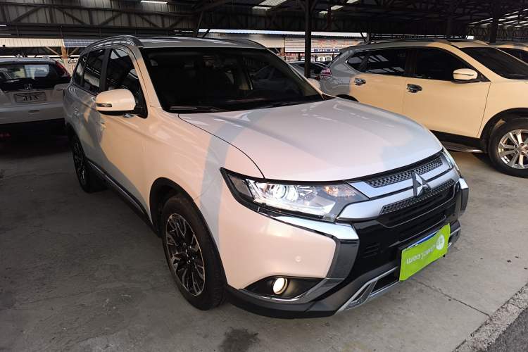 Used Mitsubishi Outlander 2020 2.0L Two-Wheel Drive Enjoyment Version 5 Seats
