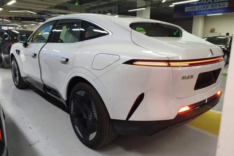 Used  11 2024 630 Rear-Wheel Drive Edition with Three Lasers