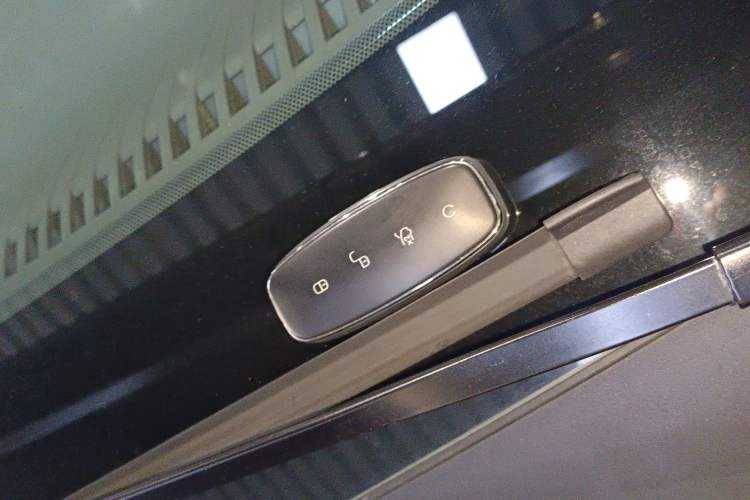 Used Denza D9 2022 DM-i 1040 Prestige Model
