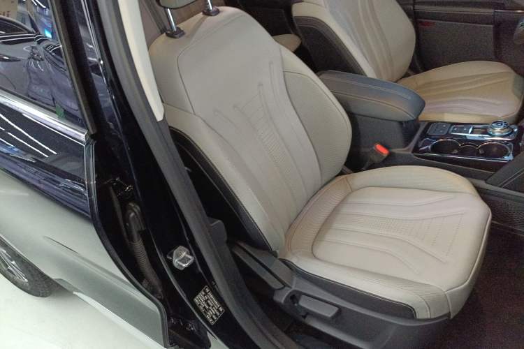 Used Ford Escape 2020 EcoBoost 245 Two-Wheel-Drive Titanium Edition
