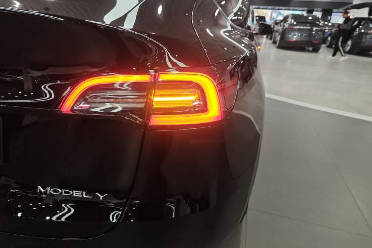 Used Tesla Model Y 2023 Rear-Wheel-Drive Version
