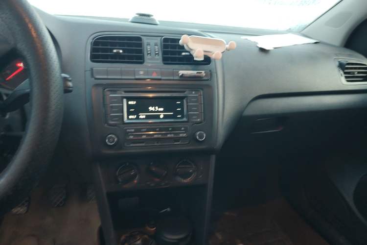 Used Volkswagen Polo 2014 1.4L Manual Fashion Edition
