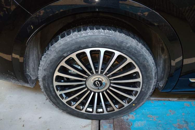 Used Hima AITO M8 2025 Extended-Range Ultra Version 53.4 kWh 6-Seater Edition
