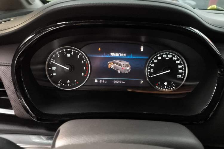 Used Buick GL8 2023 Land Executive Class Comfort Model