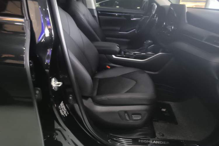 Used Toyota Highlander 2022 Dual-Engine 2.5L Four-Wheel Drive Prestige Version 7 Seats