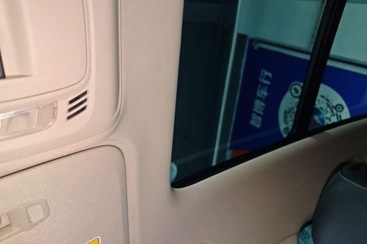 Used Buick Envision 2022 Encore Plus 652T Five-Seat All-Wheel-Drive Luxury Model
