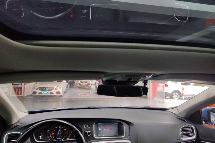 Used Volvo V40 2016 T3 Zhiyi Edition
