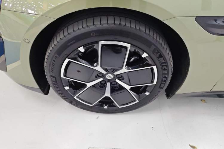 Used  SU7 2024 Rear-Drive Ultra-Long Range Advanced Pro-Level Intelligent Driving Version
