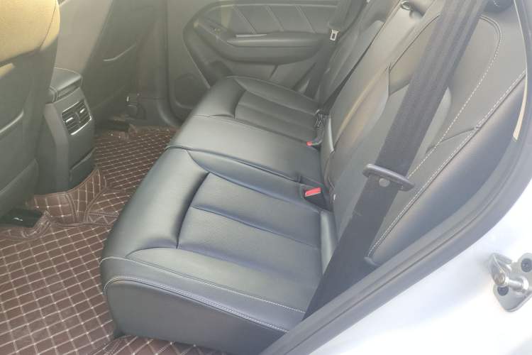 Used Roewe RX5 2016 20T Two-Wheel Drive Automatic Internet Smart Edition
