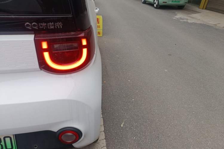 Used Chery QQ Ice Cream 2022 170km Sundae Phosphate Lithium-Ion
