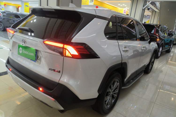 Used Toyota RAV4 2023 2.0L CVT Two-Wheel Drive Fashion Edition
