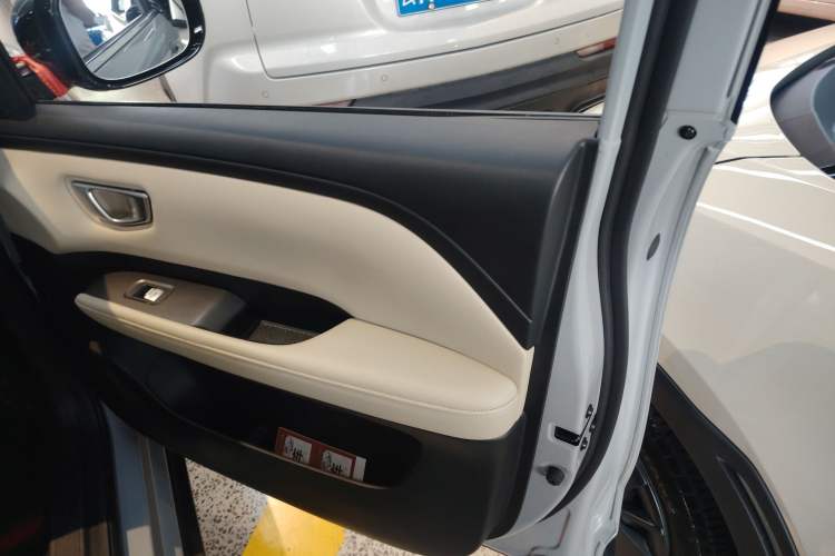 Used Wuling Bingo PLUS 2024 330 km Range Five-Seater Version
