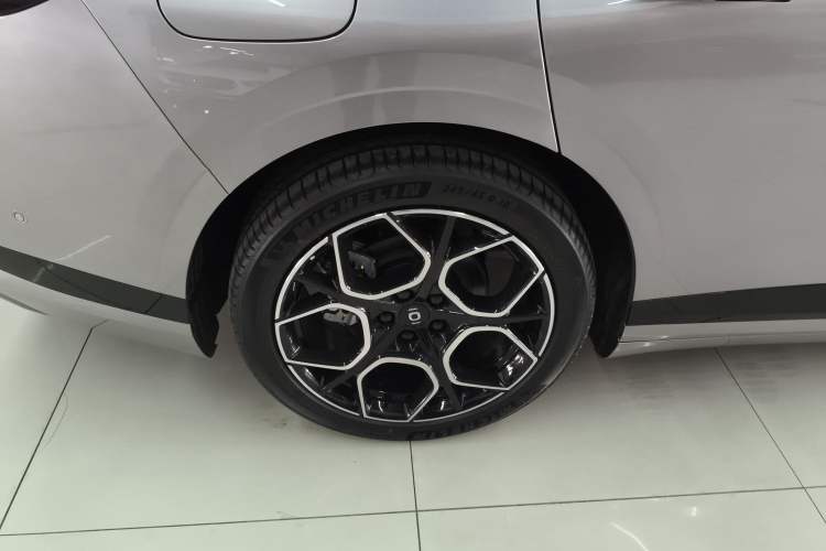 Used  A07 2025 Blue Whale Range-Extending Version 230 Flagship Model