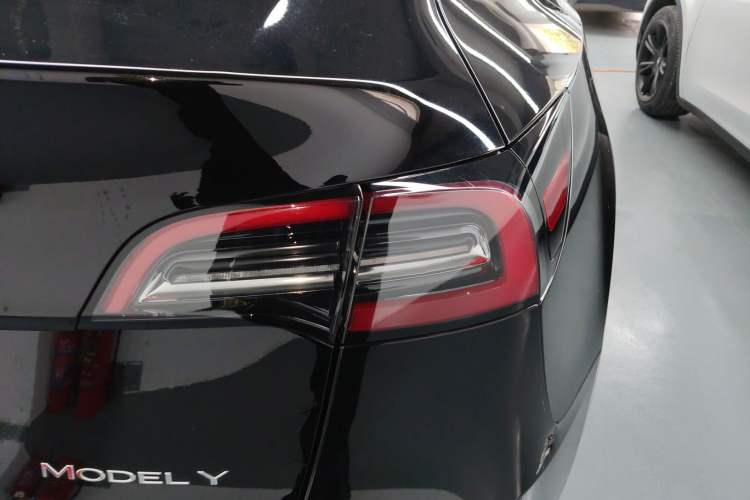 Used Tesla Model Y 2023 Rear-Wheel-Drive Version
