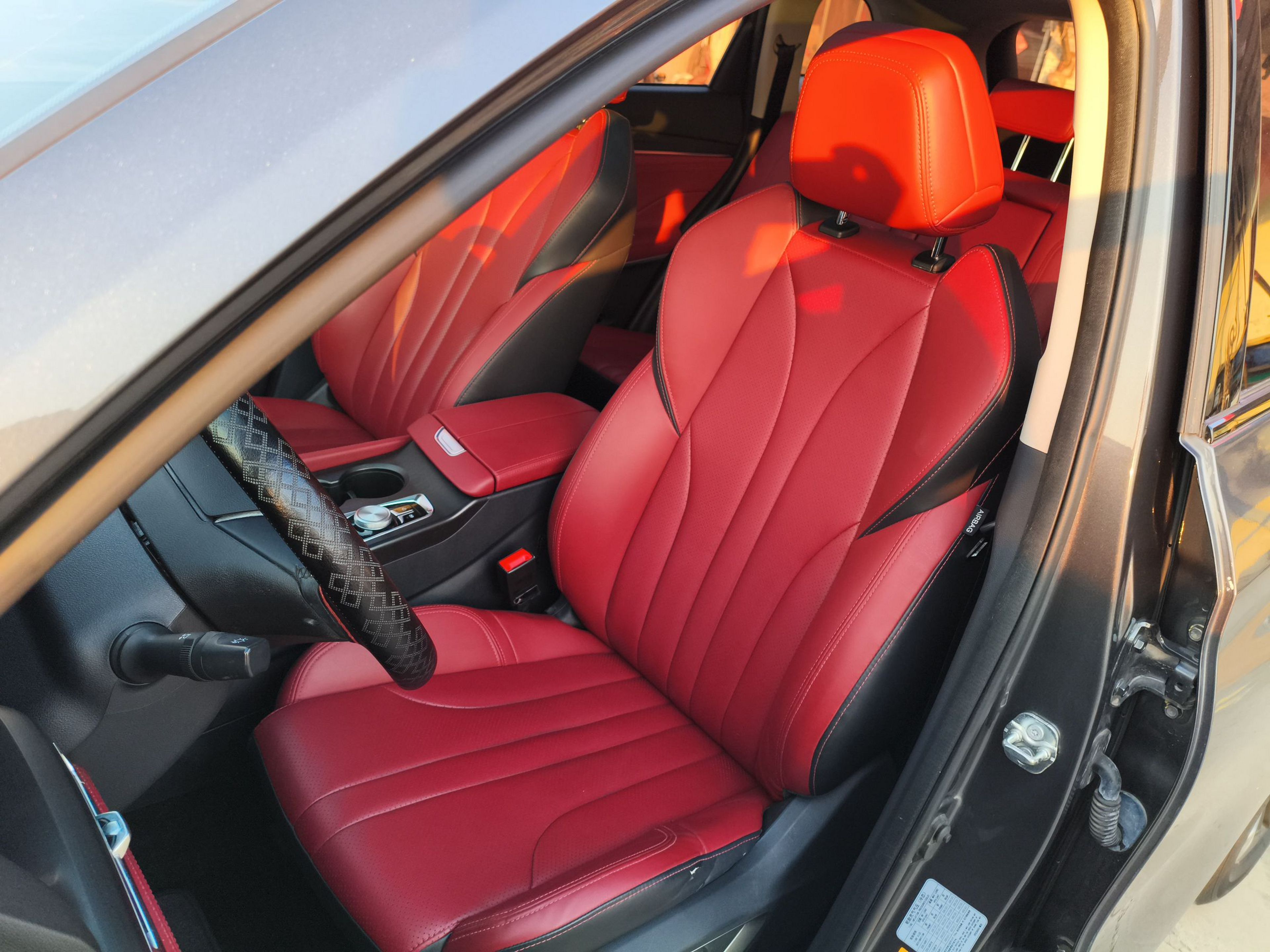 Переднее сиденье в автомобиле