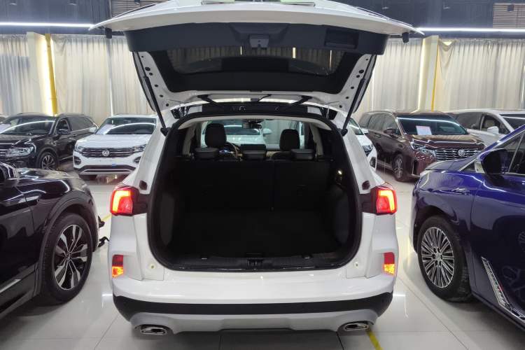 Used Ford Escape 2020 EcoBoost 245 Two-Wheel-Drive Titanium Edition