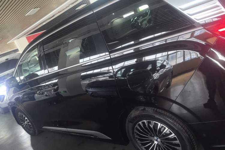 Used Denza D9 2024 DM-i 980 Four-Wheel Drive Flagship Model
