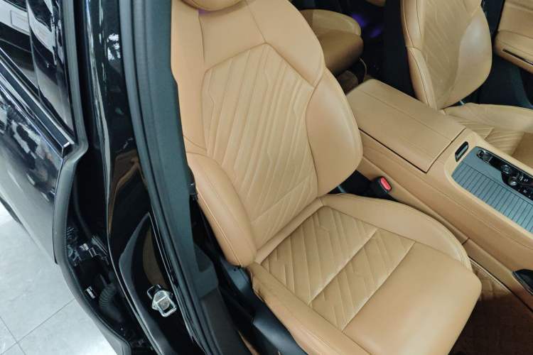 Used Lynk & Co 09 EM-P 2021 2.0T PHEV Halo Six-Seater
