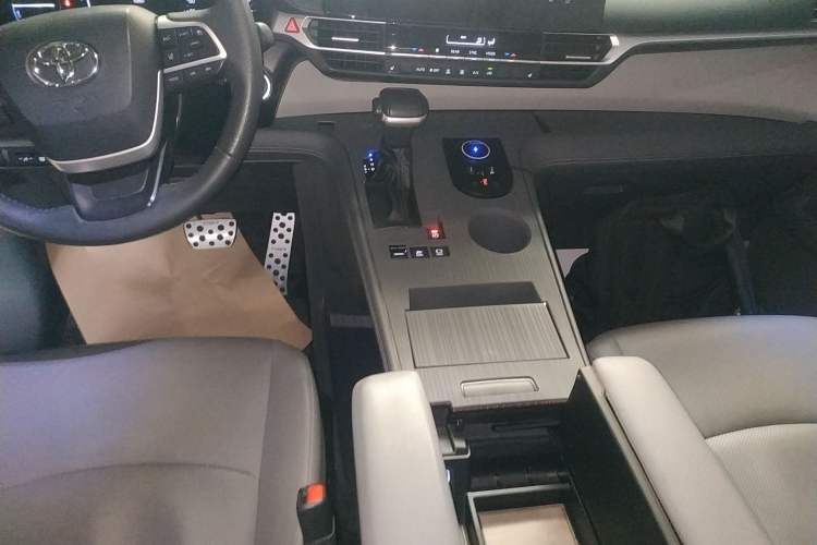 Used Toyota Granvia 2023 2.5L Hybrid Prestige PLUS Edition