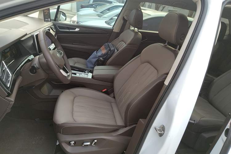 Used Volkswagen Viloran 2024 330TSI Luxury Edition
