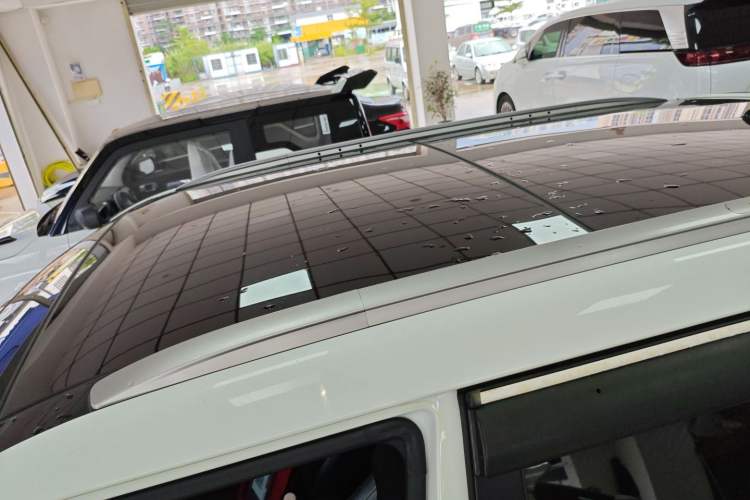 Used Hyundai ix25 2015 2.0L Automatic 4x4 Deluxe DLX
