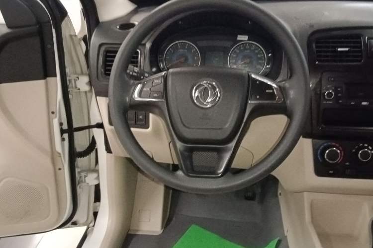 Used Dongfeng Fengon 370 2016 1.5L Manual Standard Edition SFG15-05 7 Seats
