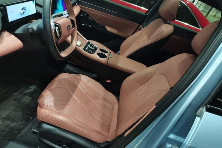 Used  L6 2025 EM-i 140km Starship Edition
