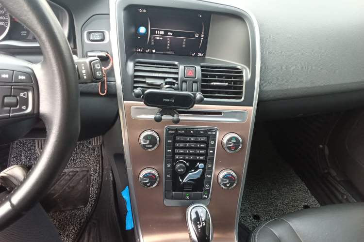 Used Volvo XC60 2017 T5 AWD Smart Upgrade Edition
