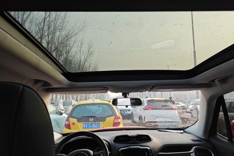 Used  Renegade 2019 220T Automatic Leading Edition
