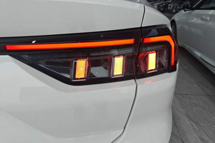 Used Ford Mondeo 2025 2.0T EcoBoost Luxury Version