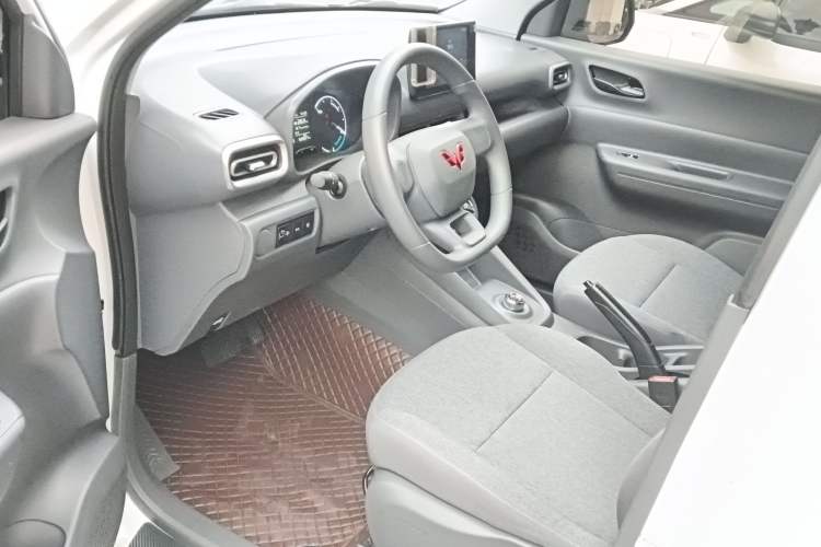 Used Wuling Hongguang New Energy 2024 All-Electric Model 300KM Standard Version