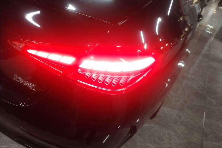 Used Mercedes-Benz C-Class 2024 Facelifted C-Class 260 L Night Edition Sports Version
