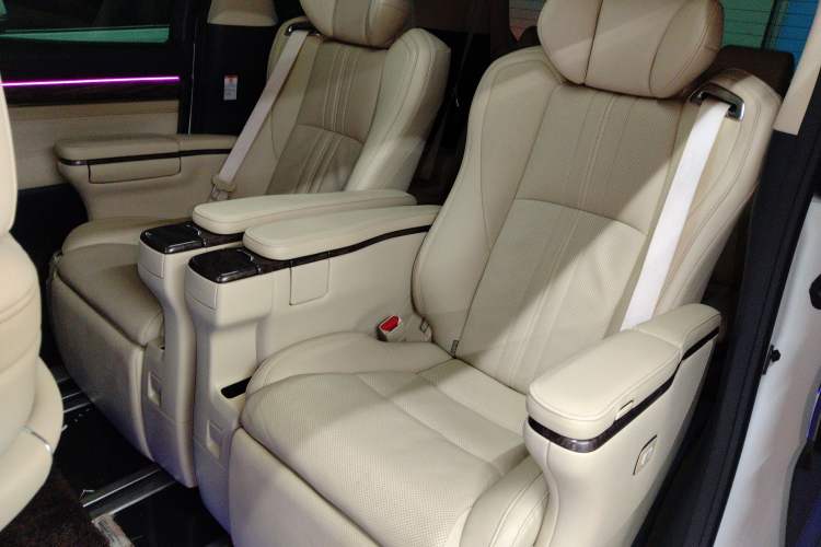 Used Toyota Alphard 2021 Dual-Motor 2.5L Premium Edition
