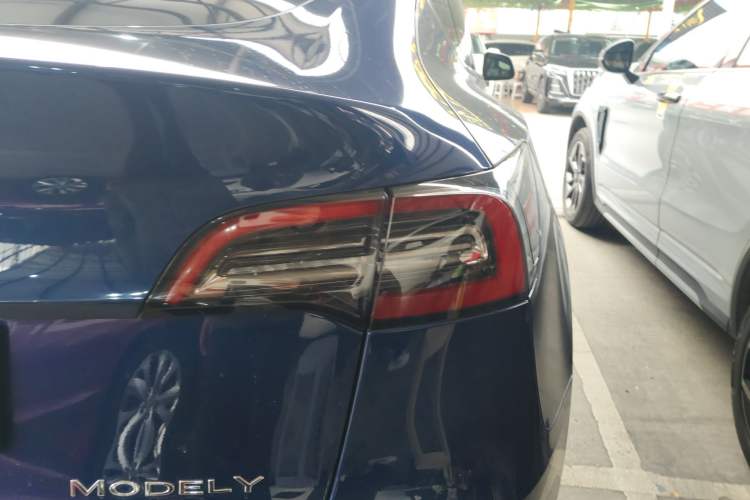 Used Tesla Model Y 2021 Long-Range All-Wheel-Drive Version
