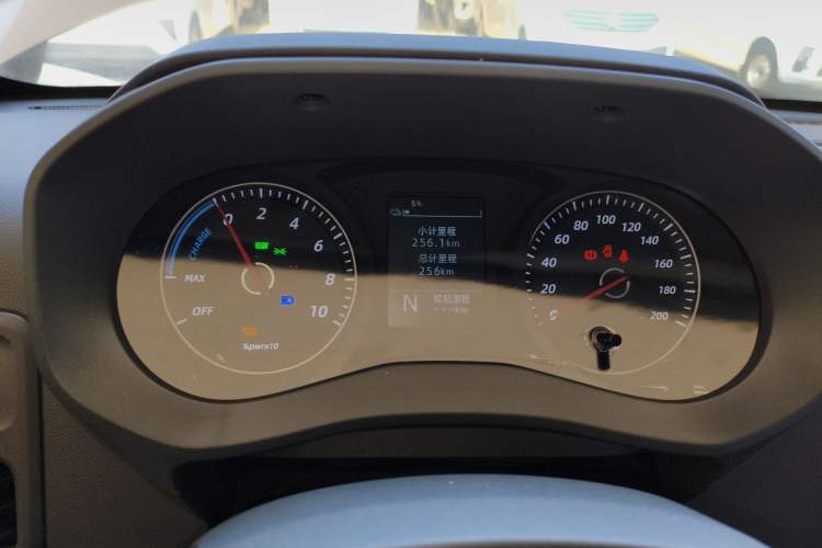 Used Wuling Yangguang 2024 300KM Comfort Version Passenger Van 75kW