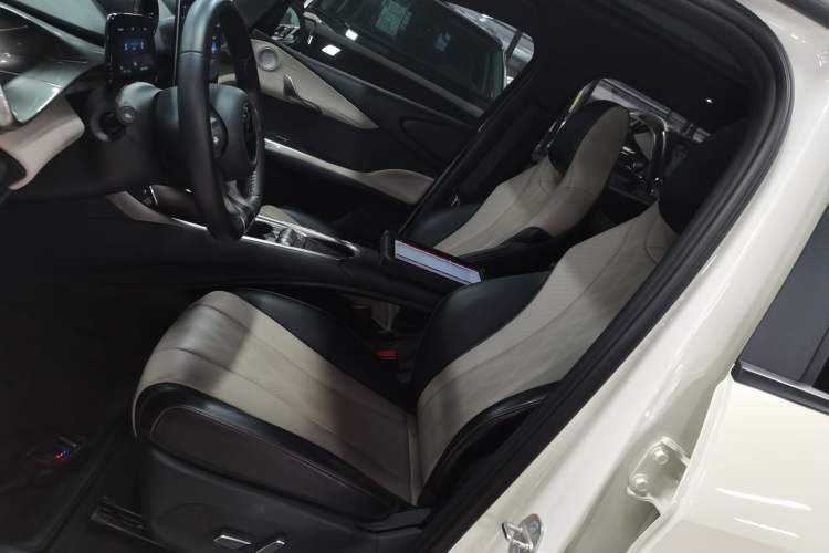 Used BYD Dolphin 2024 Honor Edition 420km Fashion Version
