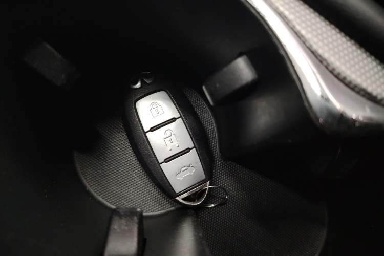 Used Infiniti Q50L 2018 2.0T Enjoyment Version China VI Standard
