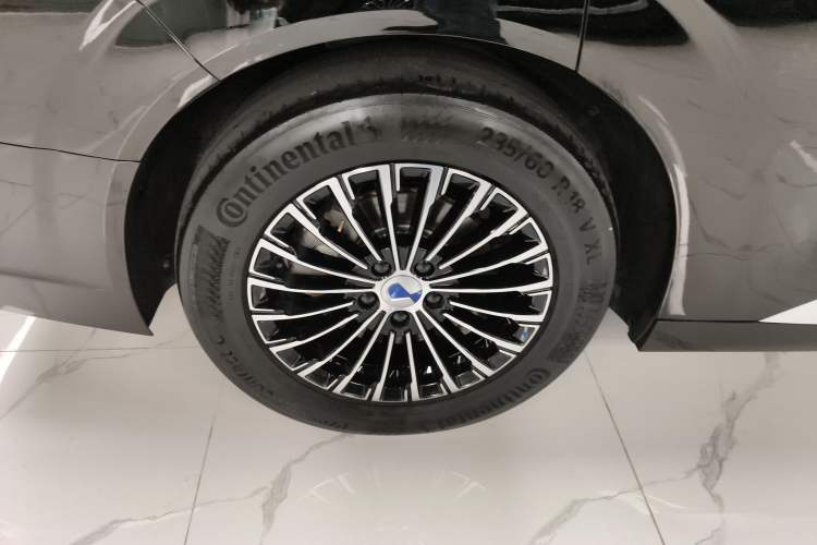 Used Denza D9 2024 DM-i 980 Four-Wheel Drive Prestige Model
